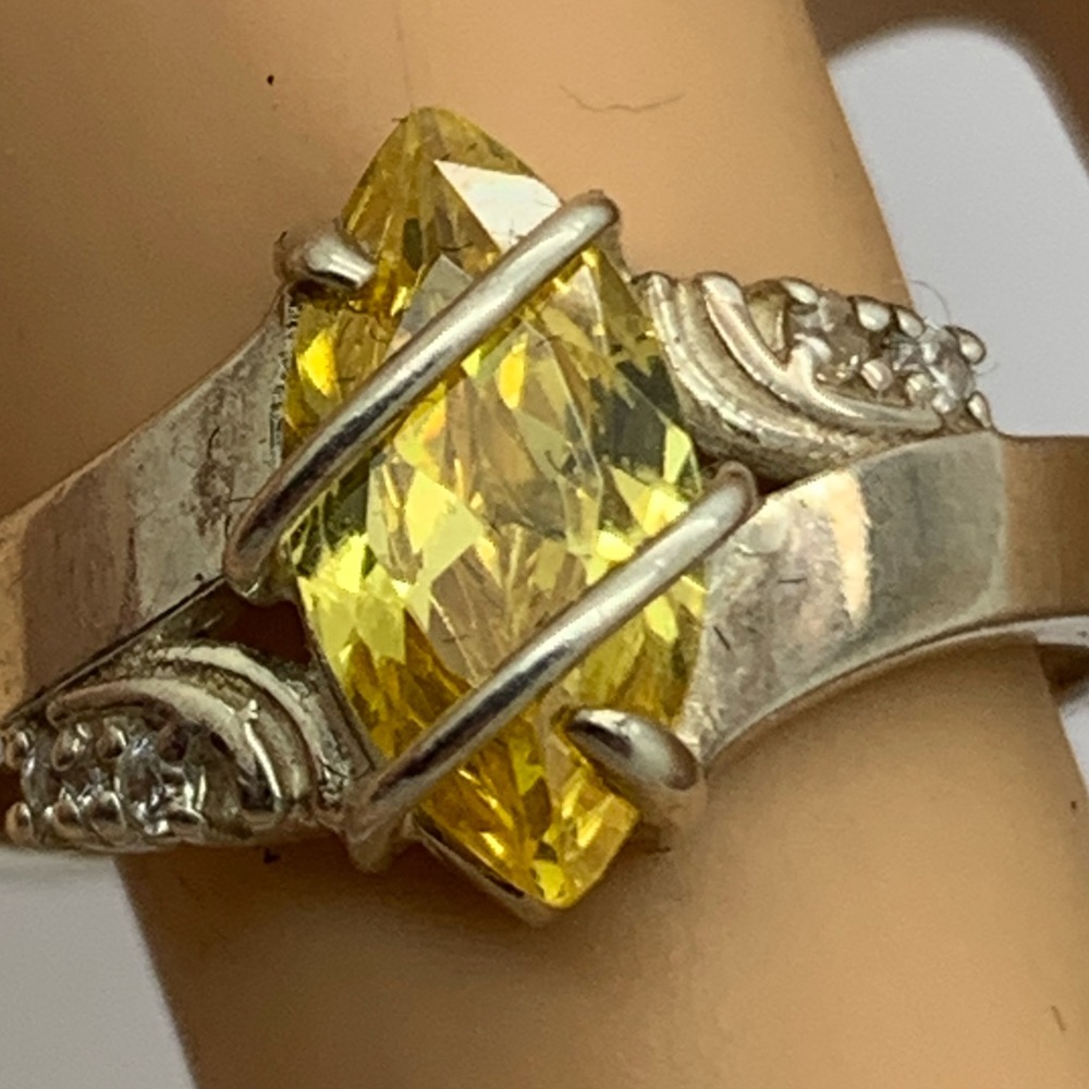 925. Sterling Vintage Gemstone Ring Sz 9.5